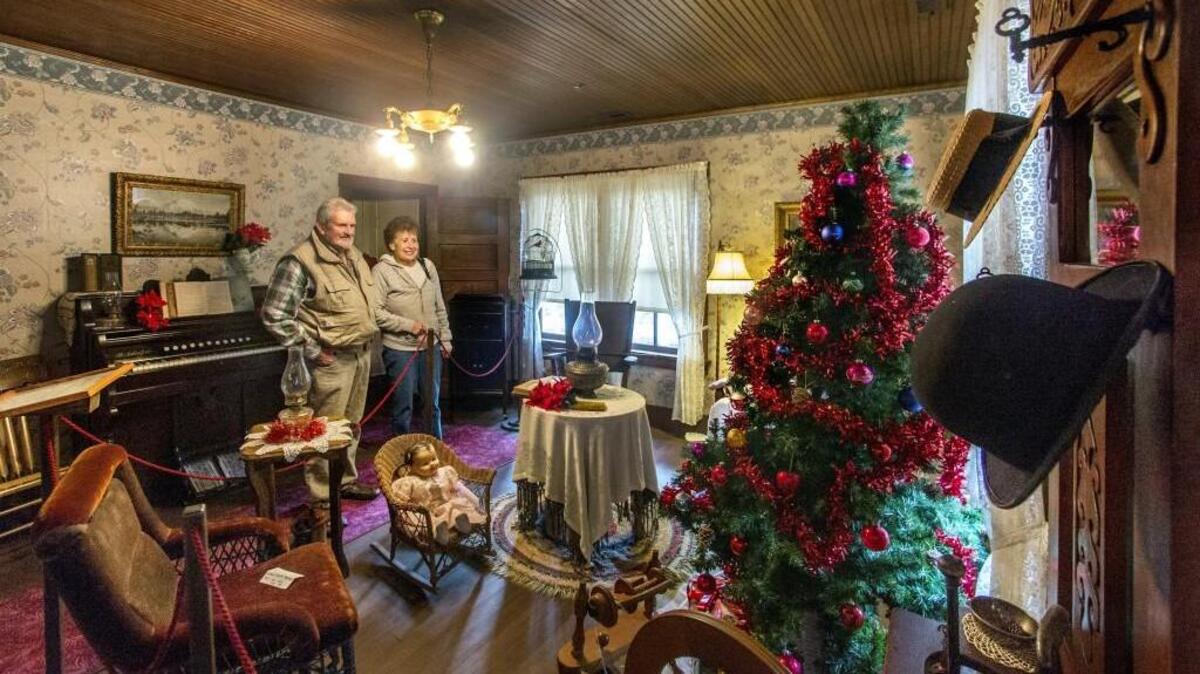 Jim and Donna Scearce of Parkland look at the living room of the Prairie House Museum, run by the Spanaway Historical Society.
