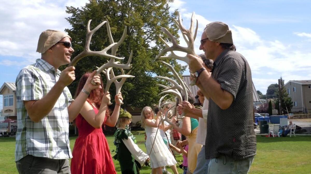 
Participants in last year's Abbots Bromliad, held by the Revels and on again this Labor Day.
