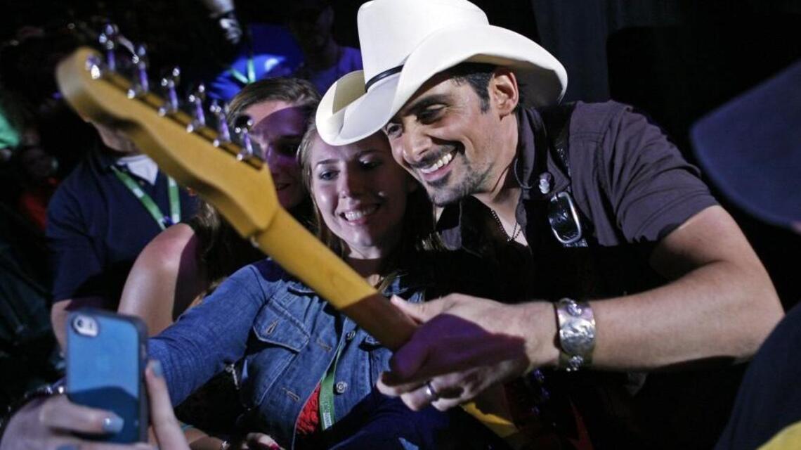 Country superstar Brad Paisley rocks the senses