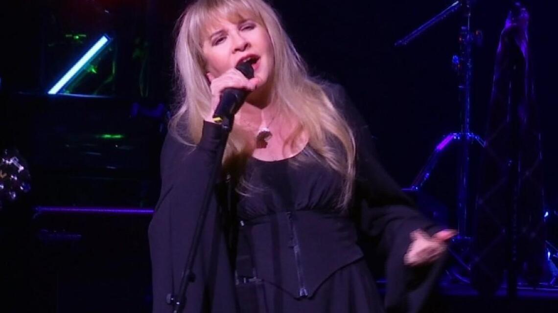 Stevie Nicks takes a break from Fleetwood Mac with solo tour