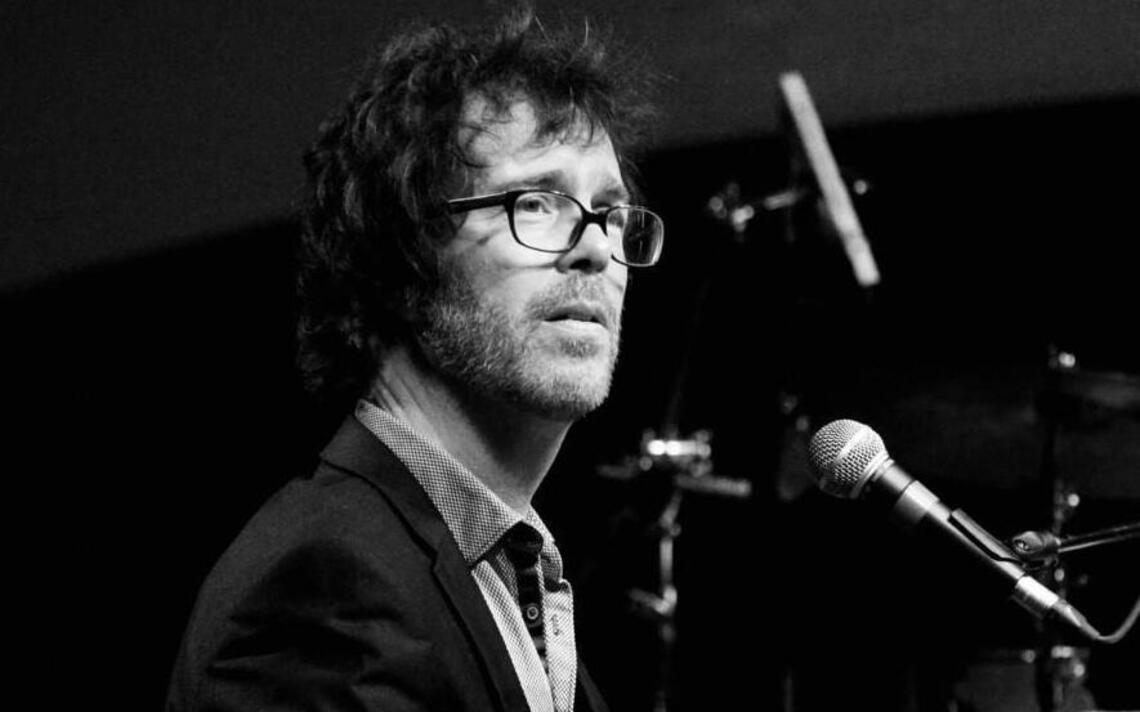 Ben Folds lets audience’s paper airplanes fill out his play list