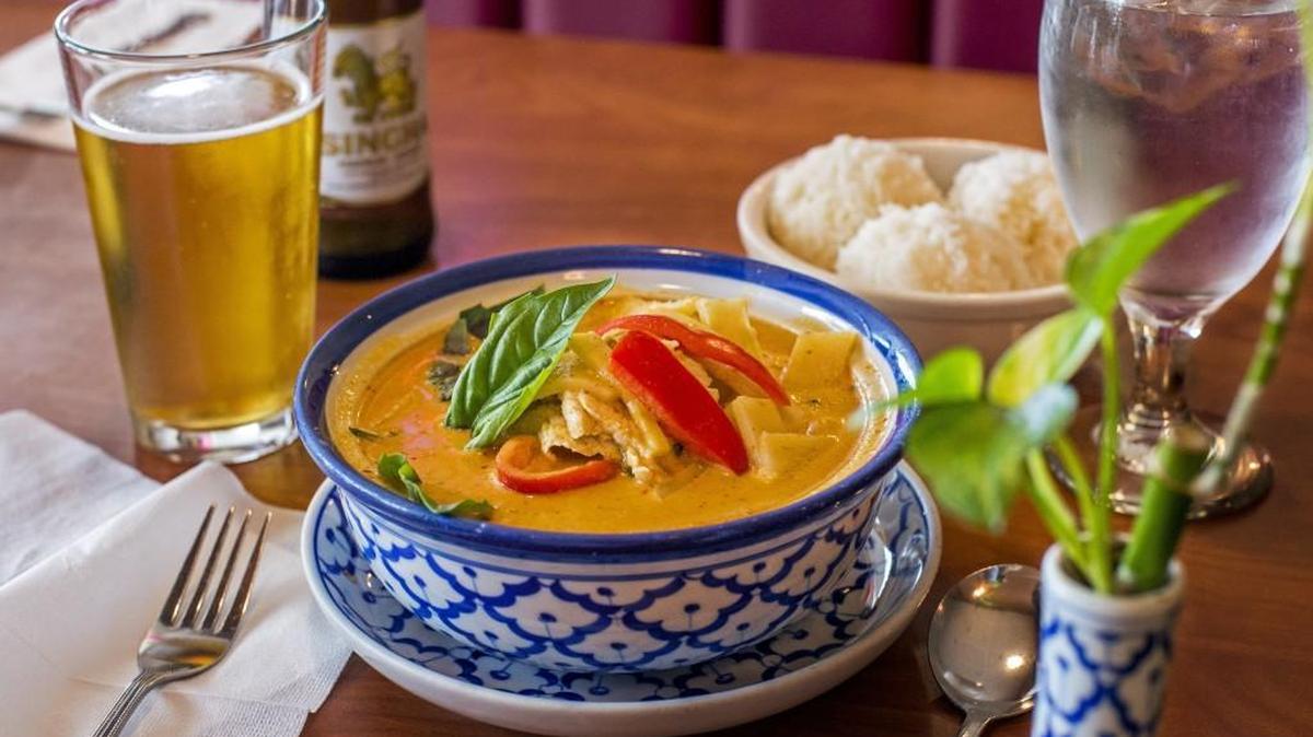 Red Curry at Thai Hut 2, a Thai restaurant in a strip mall at I-5 and South 72nd Street in Tacoma.