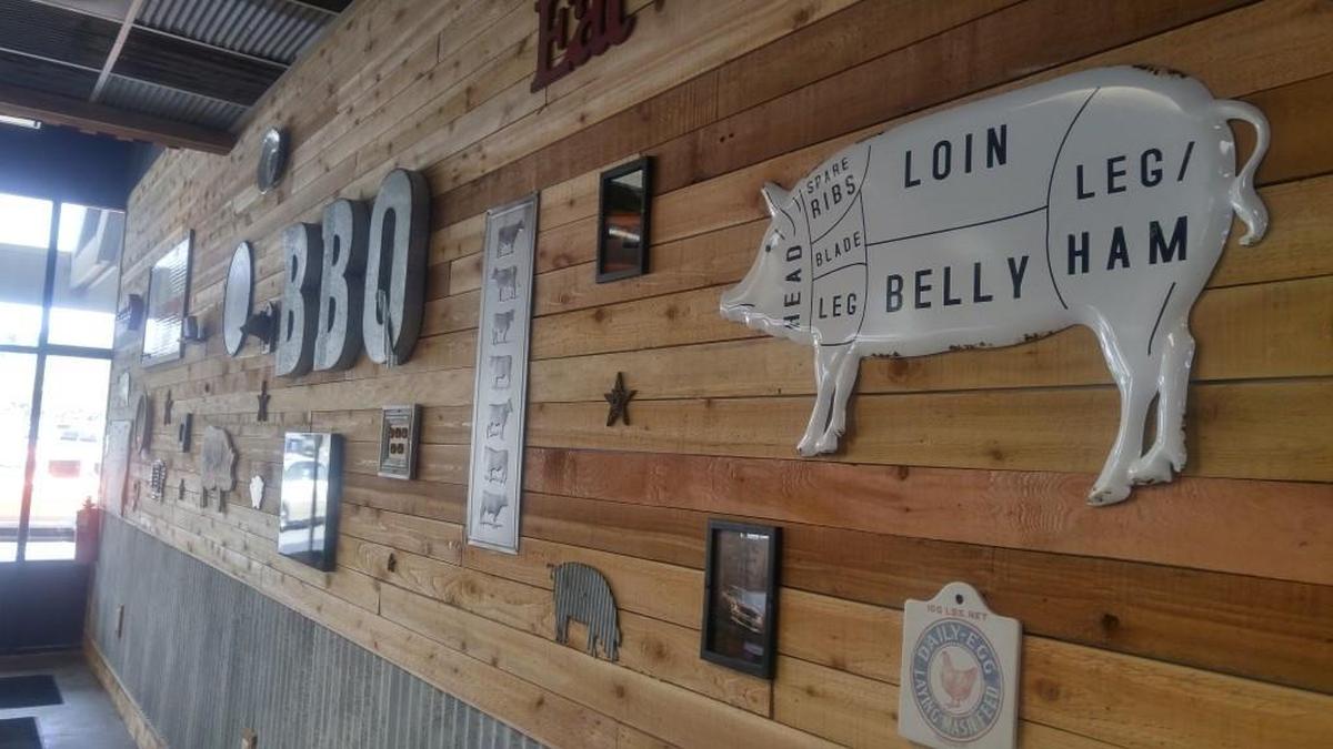 Pigs and Texas are the theme in the decor at BBQ2U in Gig Harbor.