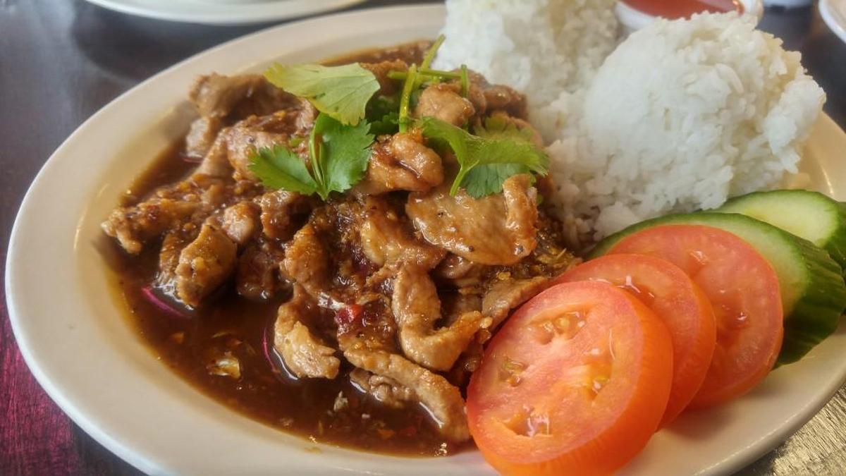 Moo tod gratiem, a pork dish from BT Thai in Tacoma.