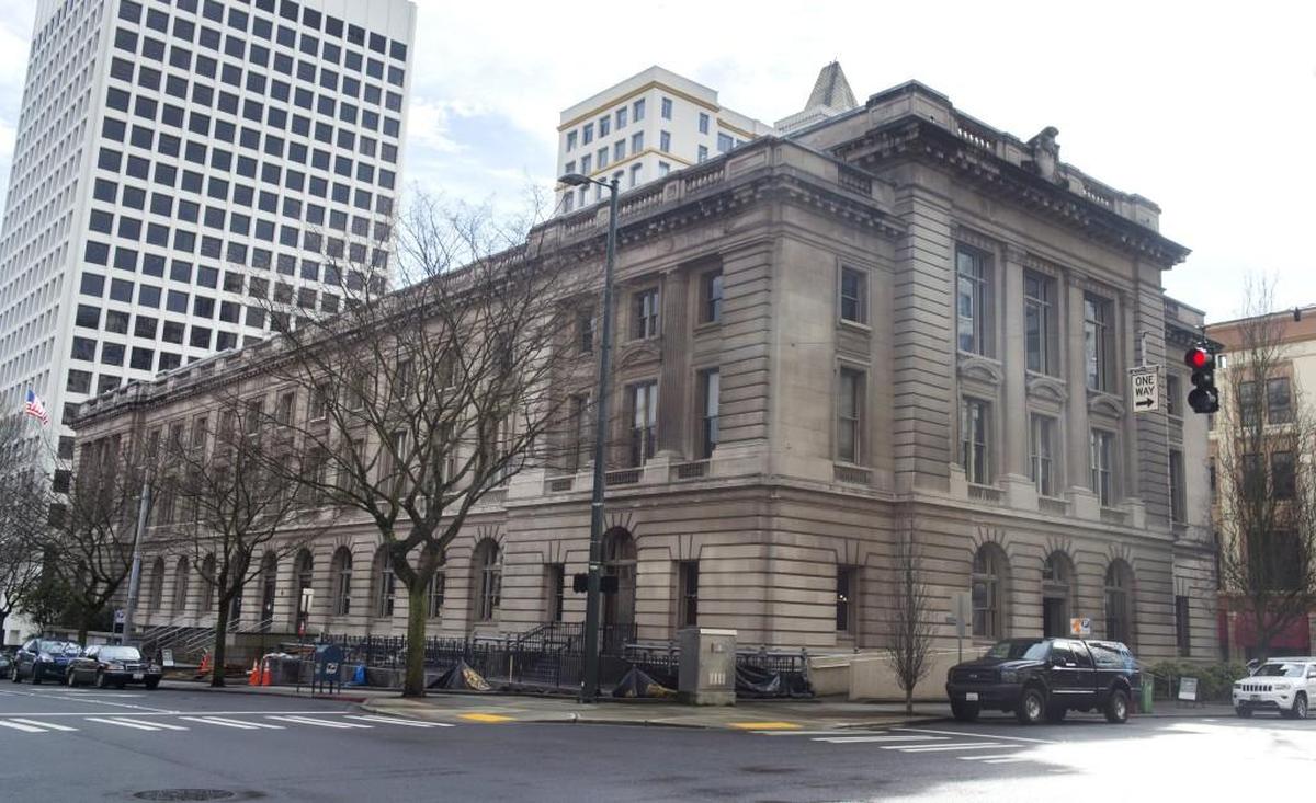 En Rama is on the ground floor north corner of Courthouse Square, also known as the Old Post Office building, near the intersection of South 11th and A Streets. It will open this week.