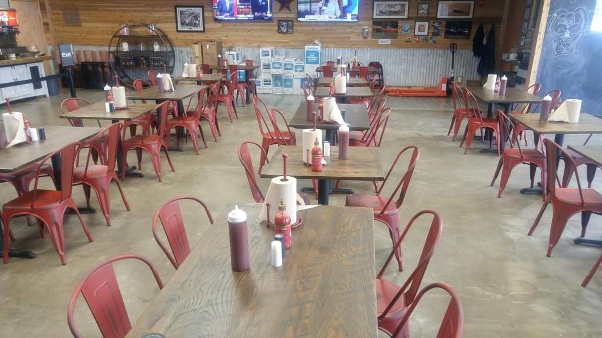 The dining room of BBQ2U in Gig Harbor.