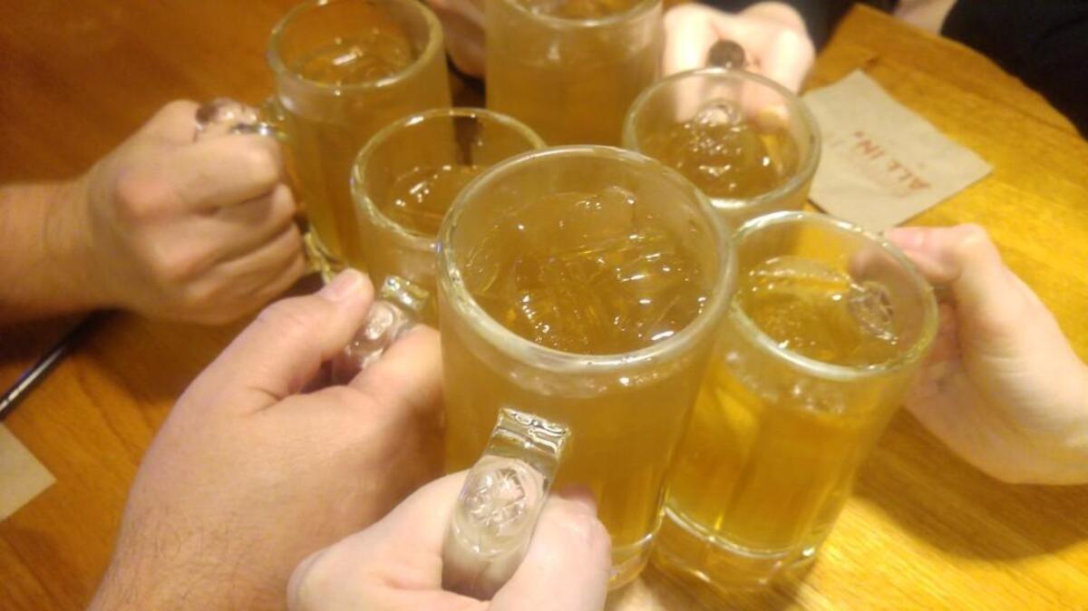 A gaggle of friends who also happen to be journalists take on the dollar Long Island iced teas at Applebee’s. The cocktails are $1 through Dec. 31, 2017 at participating locations.