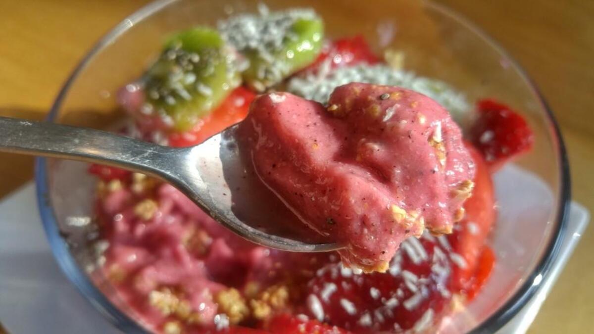 The dragon fruit smoothie bowl was thicker than the acai bowls at The Harbor General Store.