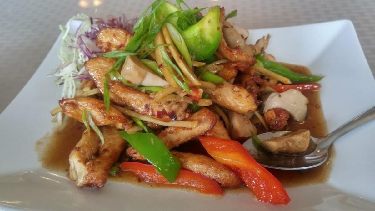 Chicken Thunder had a boozy rum-based sauce.