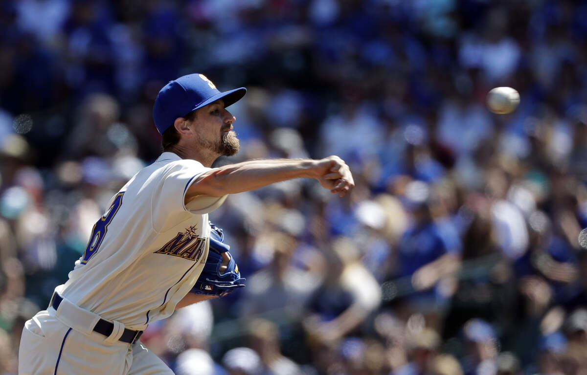 Seattle Mariners starting pitcher Mike Leake in action against the Toronto Blue Jays a baseball game Sunday, Aug. 5, 2018, in Seattle. (AP Photo/Elaine Thompson)