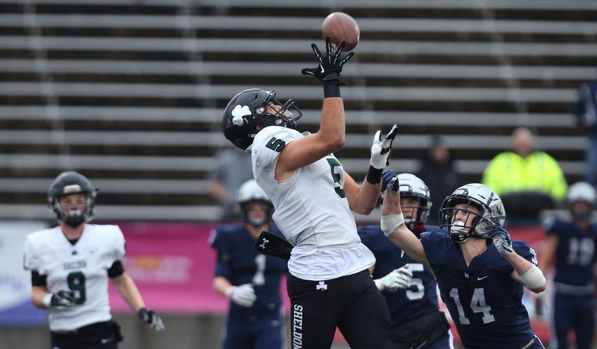 Sheldon’s Patrick Herbert pulls down a reception to keep the Irish alive on 3rd down against Lake Oswego during the fourth quarter of the State Football Championship game at Hillsboro Stadium. [Chris Pietsch/The Register-Guard] - registerguard.com