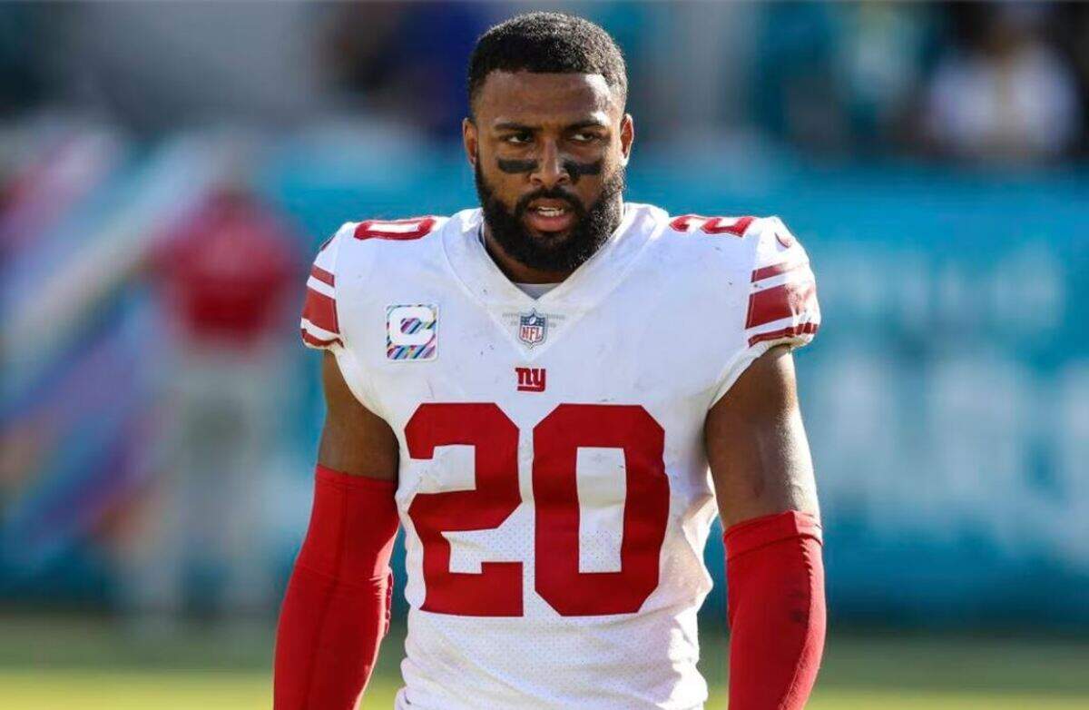 The Seahawks reached agreement on a free-agent contract with former New York Giants defensive back Julian Love on March 17, 2023.