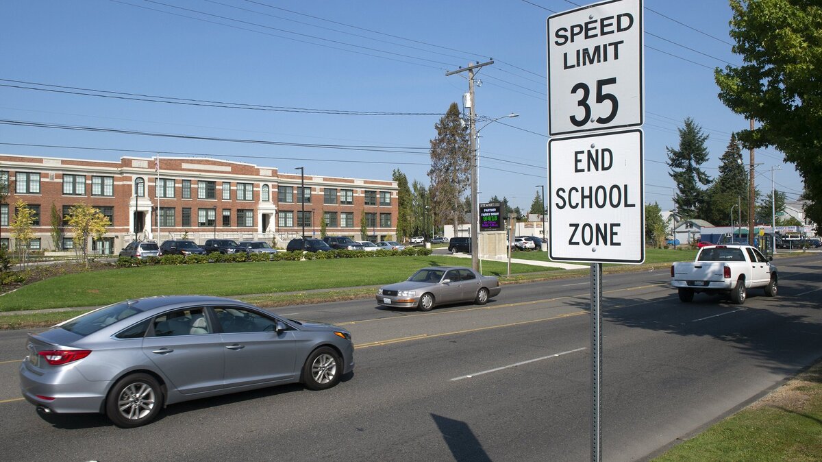 An “End School Zone” sign directly in front of the main entrance to Stewart Middle School on Pacific Avenue in Tacoma.