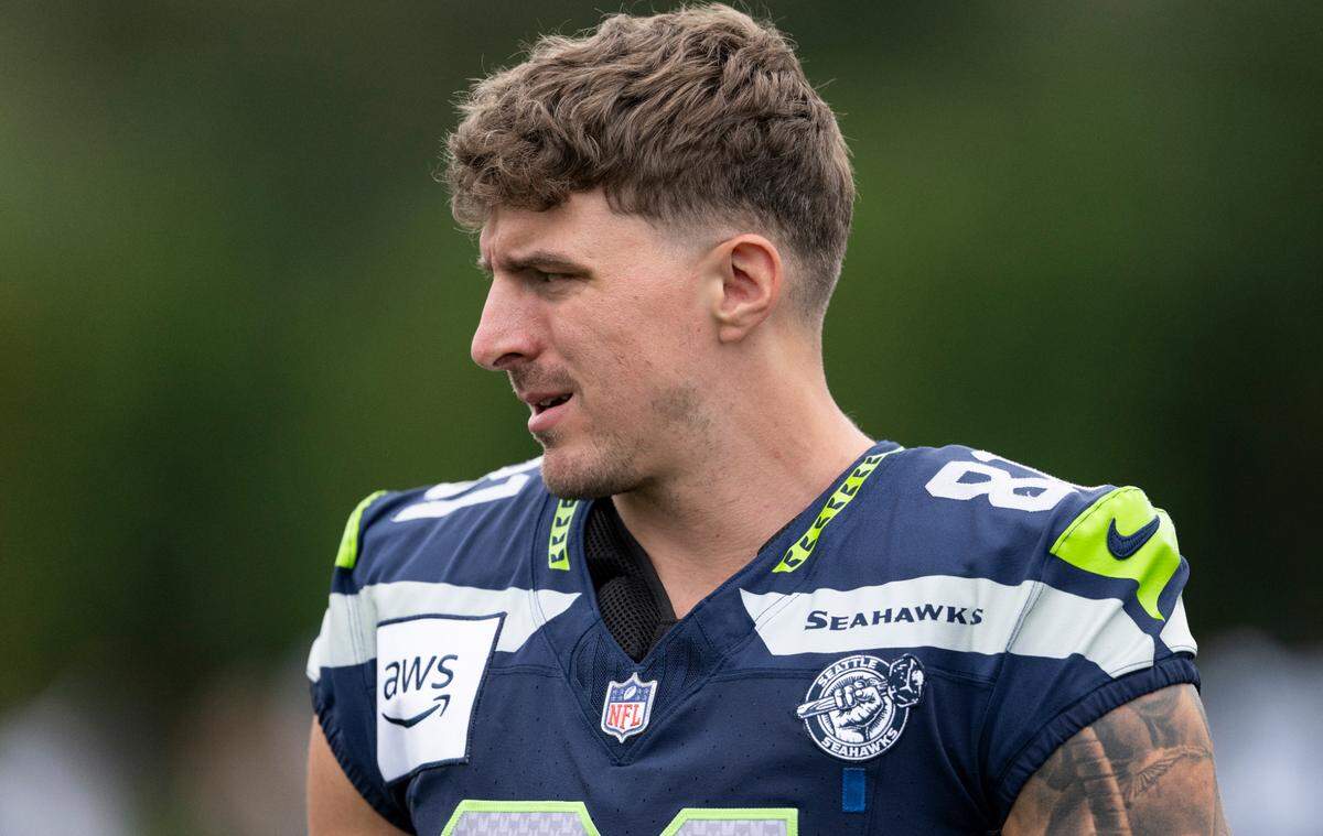 Seattle Seahawks tight end Eric Saubert (81) warms up during training camp at Virginia Mason Athletic Center on Friday, July 25, 2025, in Renton, Wash.