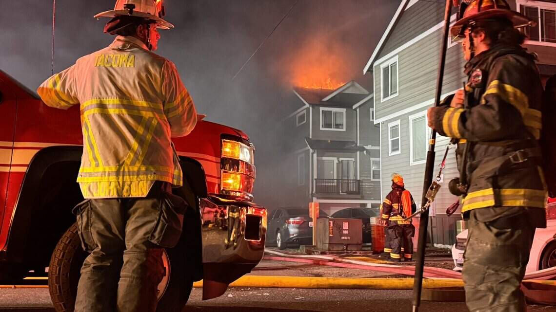 2-alarm fire destroys construction building, damages Tacoma apartments