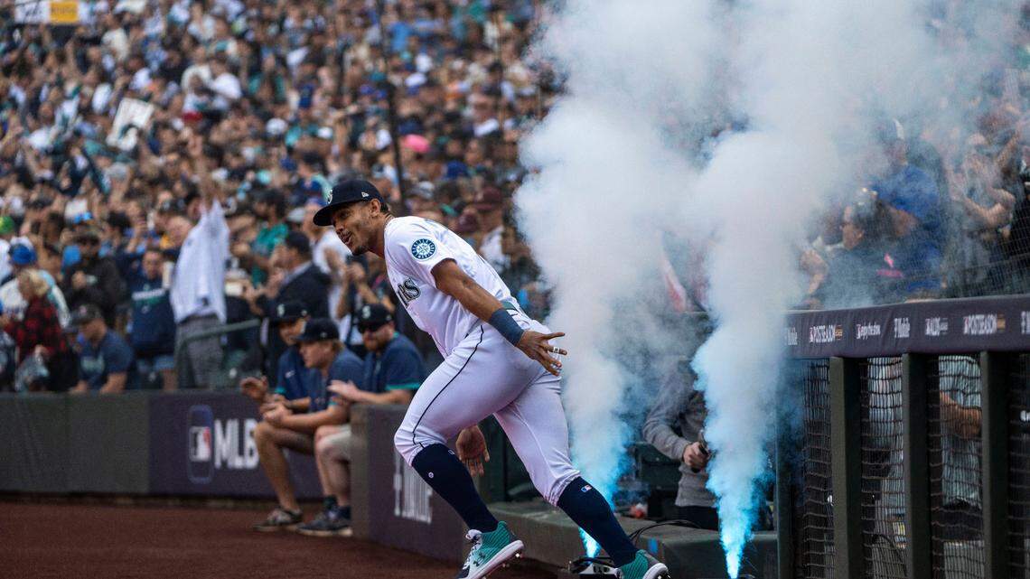 Mariners star outfielder Julio Rodriguez wins AL Rookie of the Year