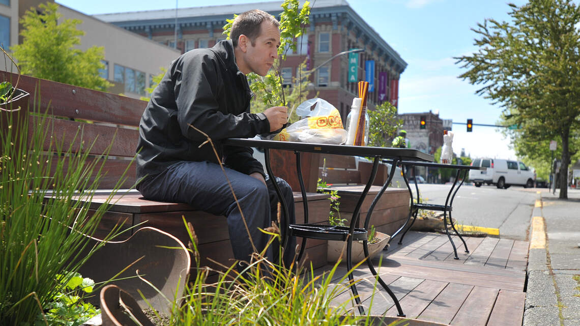 Outdoor dining options expand in Tacoma as restaurants push into the streets during COVID