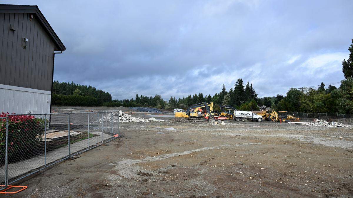 Peninsula Metropolitan Parks is building a new $31.6 million recreation center.