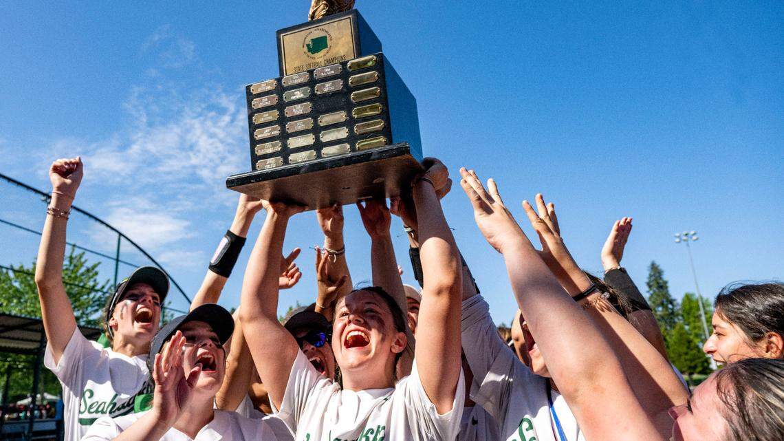 State softball roundup: Peninsula Seahawks win 3A title, first in program history