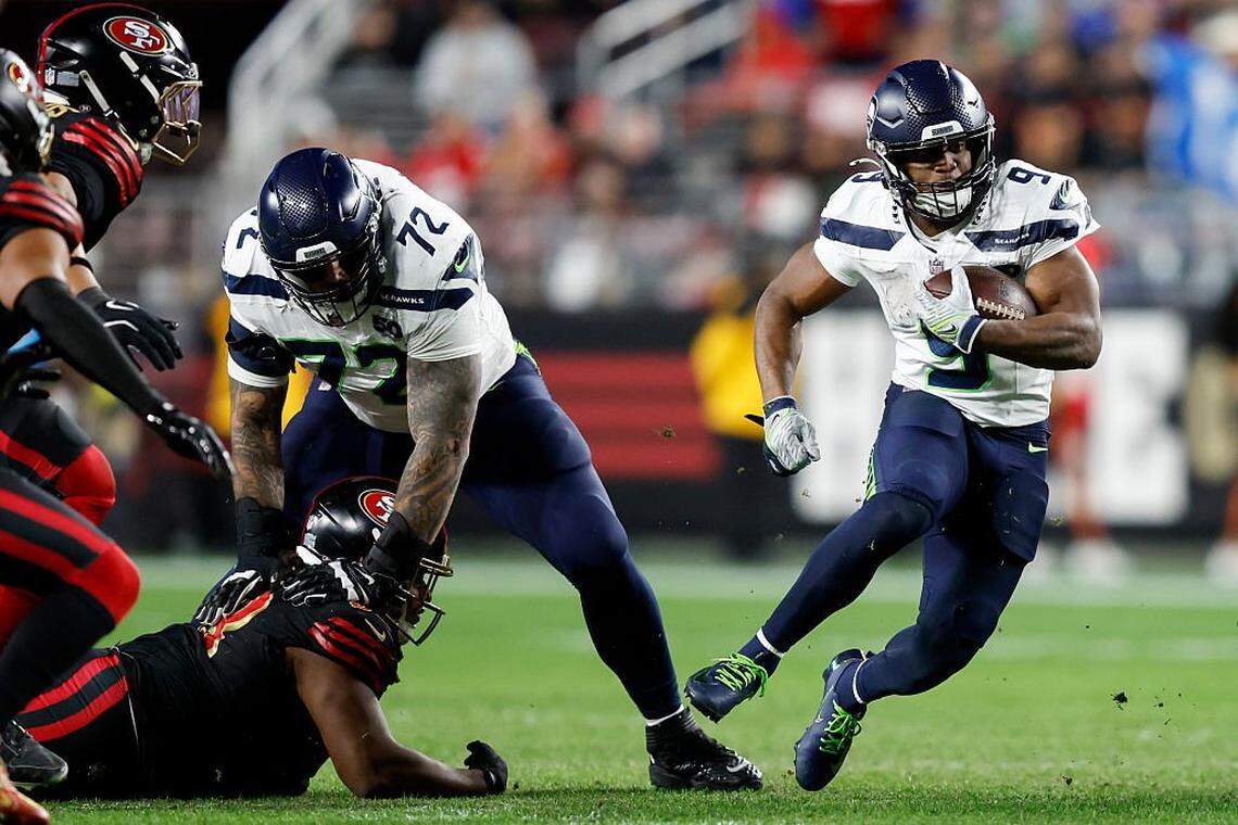 SANTA CLARA, CALIFORNIA - JANUARY 03: Kenneth Walker III #9 of the Seattle Seahawks runs the ball against the San Francisco 49ers in the second quarter of a game at Levi's Stadium on January 03, 2026 in Santa Clara, California. (Photo by Lachlan Cunningham/Getty Images)