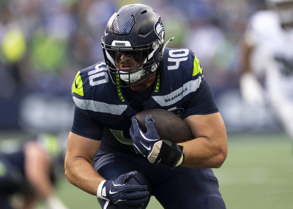 Seattle Seahawks fullback Robbie Ouzts (40) braces for the hit during the first quarter of the game against the Las Vegas Raiders at Lumen Field, on Thursday, Aug. 7, 2025, in Seattle.