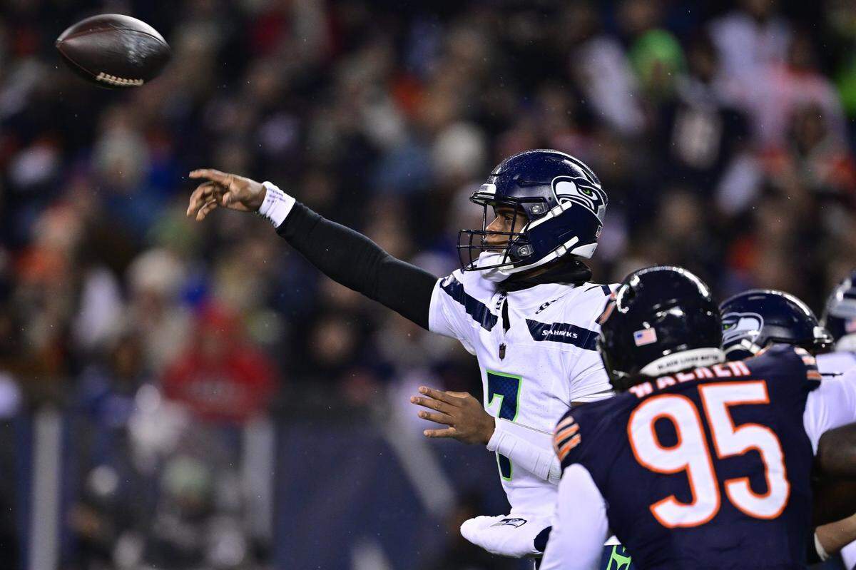 Dec 26, 2024; Chicago, Illinois, USA; Seattle Seahawks quarterback Geno Smith (7) passes the ball against the Chicago Bears during the first quarter at Soldier Field. Mandatory Credit: Daniel Bartel-Imagn Images