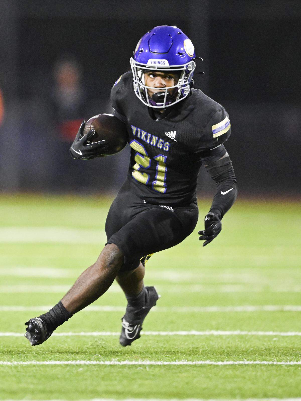Puyallup running back Briytan Bailey (21) carries the ball against the Sumner Spartans during the first half of the game at Sparks Stadium, on Saturday, Oct. 4, 2025, in Puyallup, Wash.