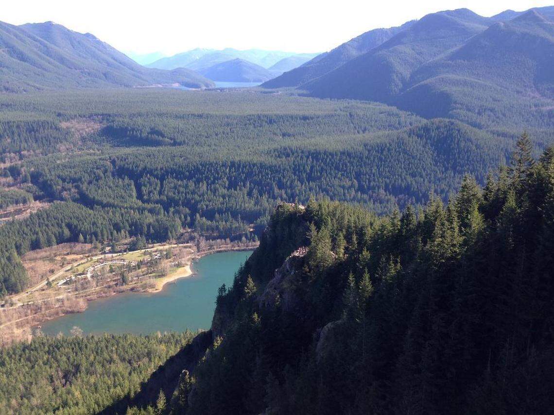 A higher overlook on Rattlesnake Ledge near North Bend sometimes offers hikers a brief escape from the crowds.