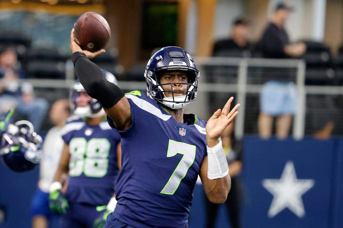 Seattle Seahawks quarterback Geno Smith throws a pass during warmups before a preseason NFL football game against the Dallas Cowboys in Arlington, Texas, Friday, Aug. 26, 2022. (AP Photo/Michael Ainsworth)