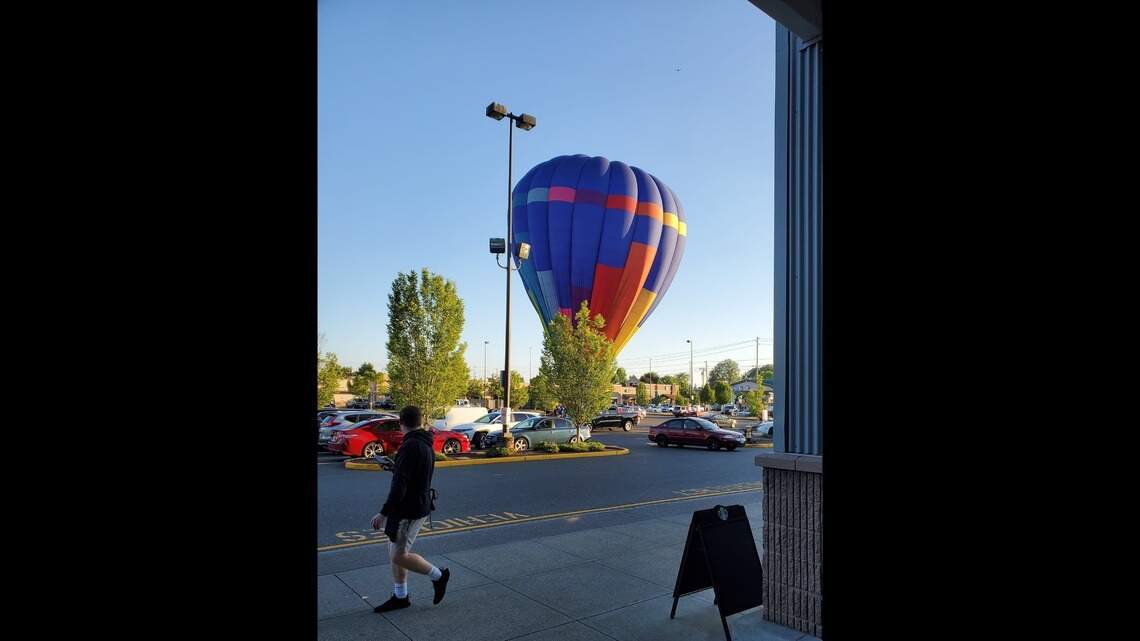Why did a hot air balloon pilot land in front of an East Pierce County grocery store?