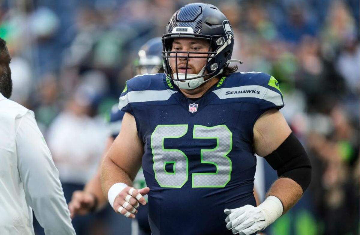 Center Evan Brown signed a one-year contract with the Seahawks before the 2023 season, after two years as a starter for the Detroit Lions.