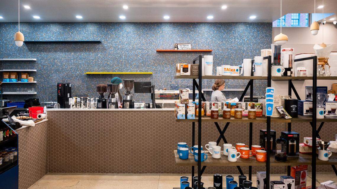 elfbar nachfüll pod läuft aus Max's Vape Shop Tacoma main image 0
