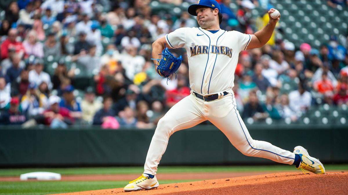 Seattle Mariners starting pitcher Robbie Ray (38) pitches the ball during the first inning at T-Mobile Park on Sunday, June 12, 2022 in Seattle, Wash.