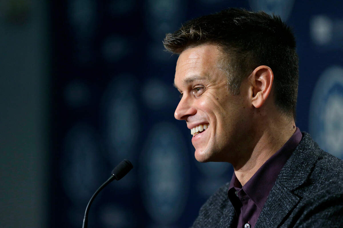 Seattle Mariners general manager Jerry Dipoto talks to reporters in Seattle, Thursday, Jan. 26, 2017, during the Mariners’ annual pre-season briefing before the start of Spring Training, (AP Photo/Ted S. Warren)
