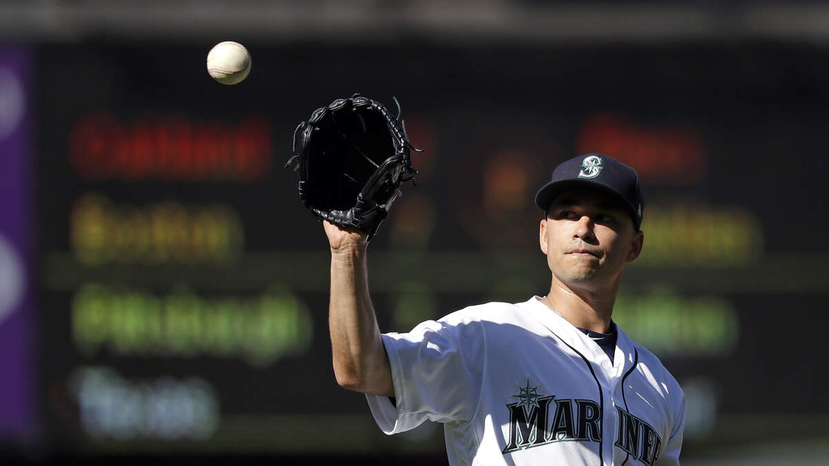 Seattle Mariners starting pitcher Marco Gonzales gets the ball back between Chicago Cubs batters in the second inning of a baseball game Wednesday, May 1, 2019, in Seattle. (AP Photo/Elaine Thompson)