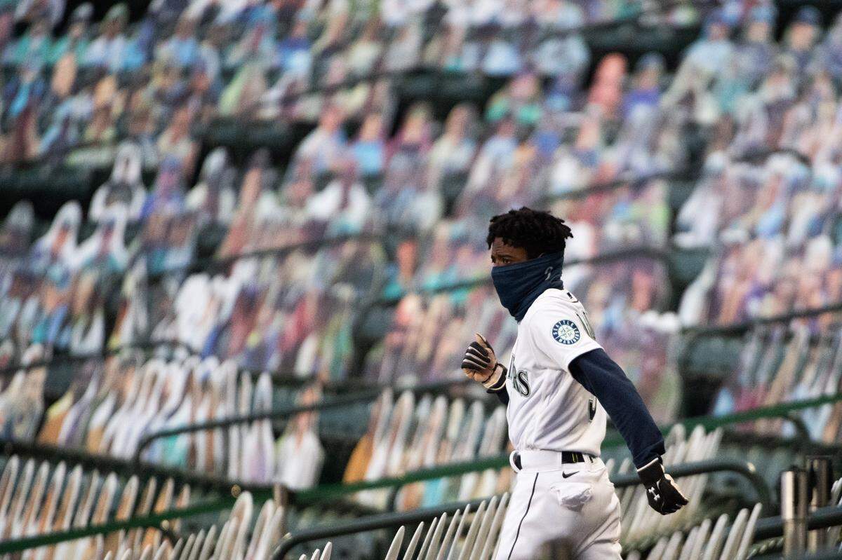 Seattle Mariners Dee Gordon warms up by jogging in the stands during the game. The Seattle Mariners played the Oakland Athletics in a Major League Baseball game at T-Mobile Park in Seattle, Wash., on Saturday, Aug. 1, 2020.