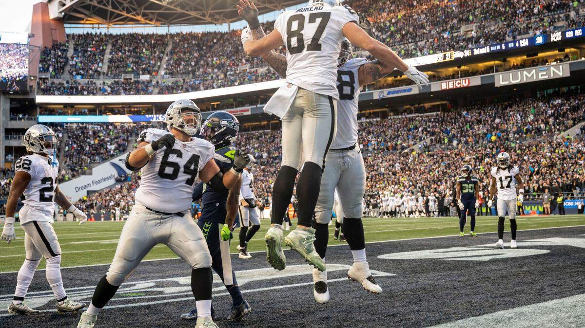 Las Vegas Raiders tight end Foster Moreau (87) celebrates after catching a touchdown pass from quarterback Derek Carr (4) during the fourth quarter of an NFL game on Sunday, Nov. 27, 2022, at Lumen Field in Seattle.