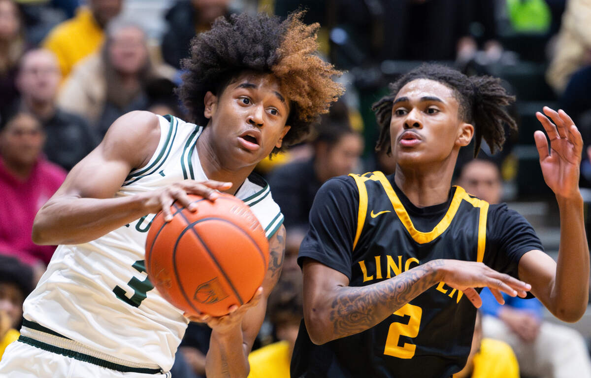 Auburn’s Jaylen Petty (3) looks to pass against Lincoln during the opening round of the 3A District 3/4 basketball tournament at Auburn High School on Friday, Feb. 9, 2024, in Auburn, Washington.