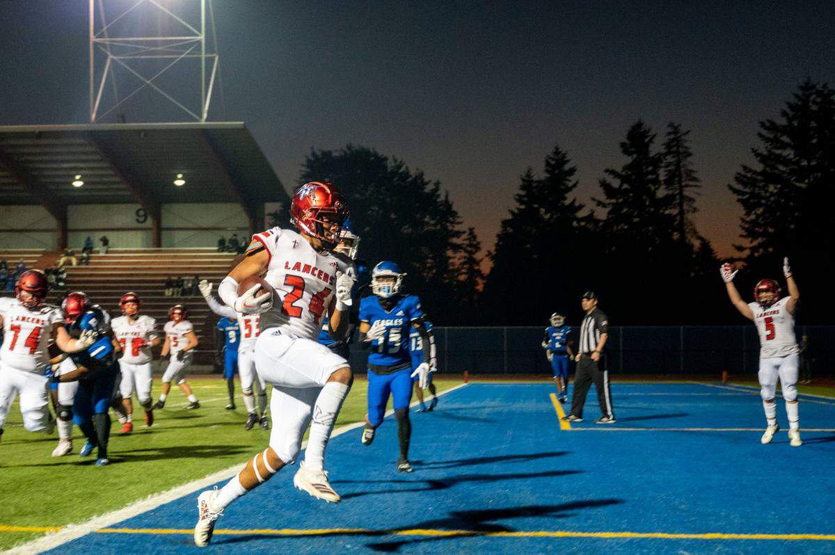 Kennedy Catholic running back Xe’Ree Alexander scampers into the endzone for a touchdown during the second quarter of a 4A NPSL game against Federal Way on Friday, Sept. 30, 2022, at Federal Way Memorial Field in Federal Way, Wash.