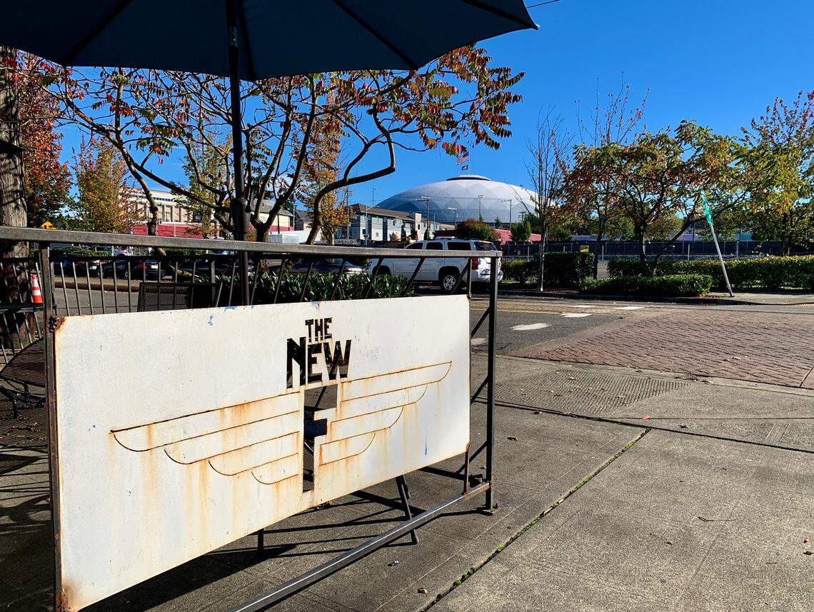 The New Frontier Lounge, equipped with a stage for live music, serves burgers, grilled chicken sandwiches and salads alongside a full bar -- just minutes from Tacoma Dome.