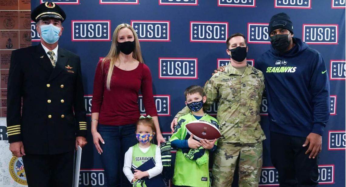 Seahawks captain Bobby Wagner, far right, with U.S. Army Sergeant First Class Nick Hanley, second from right, Captain David C. Wood, chief pilot in Seattle for Delta Airlines (far left), SFC Hanley’s wife Melissa, second from left, and their children Vivian (left front) and Brooks (right front). Wagner surprised the Hanley family with airline and Seahawks tickets at the Sea-Tac USO Center.