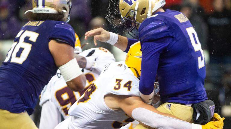 Huskies Blow Second-Half Lead, Fall to Arizona State, 35-30