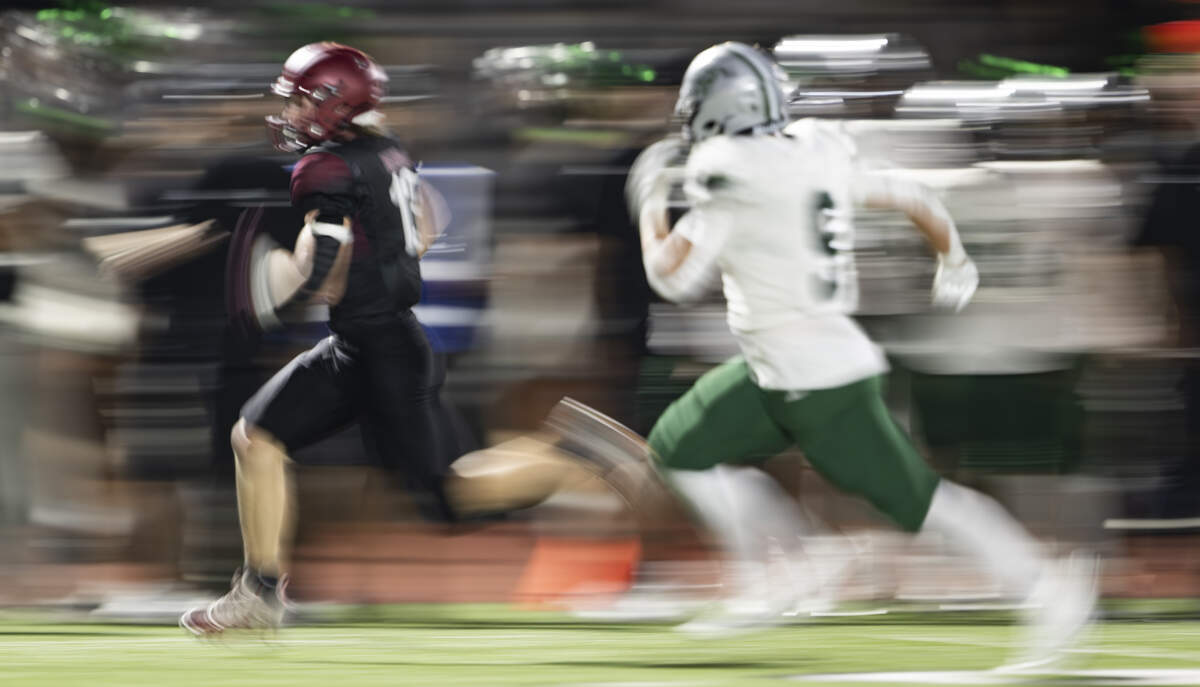 Bethel Bison running back Ethan Schuppener (13) runs in a touchdown against the Emerald Ridge Jaguars during the second half of the game at Art Crate Field on Thursday, Sept. 11, 2025, in Spanaway, Wash.