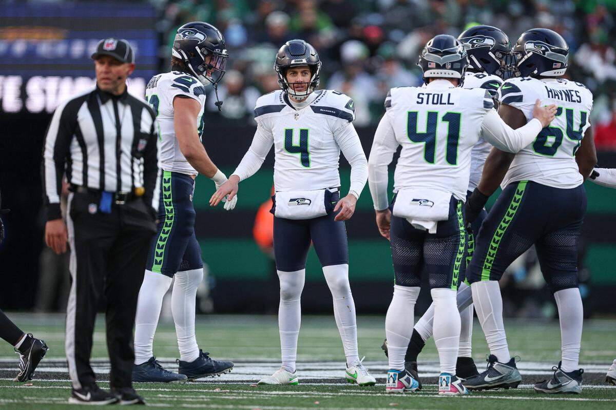 Seattle Seahawks punter Michael Dickson (4) celebrates with teammates after his field goal during the first half against the New York Jets at MetLife Stadium. Mandatory Credit: Vincent Carchietta-Imagn Images