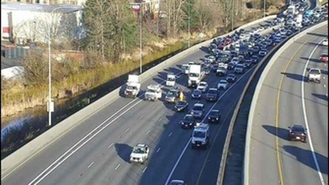 Collision blocking two lanes on Interstate 5 stretches traffic