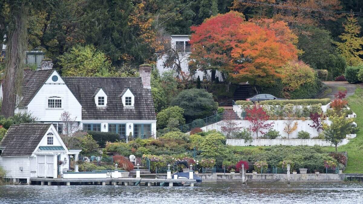 In Western Washington, we experience spectacular fall leaf colors but don’t spend the winters shoveling snow.