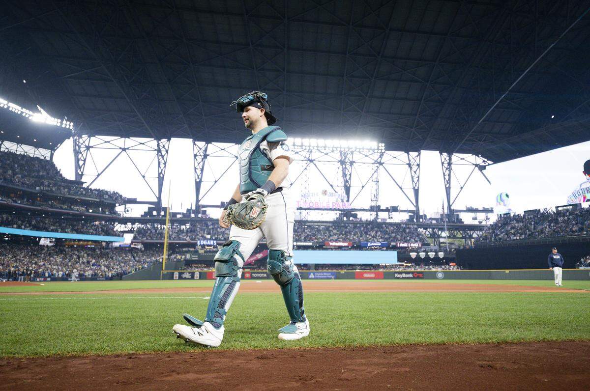 Seattle Mariners catcher Cal Raleigh (29) walks to the dugout before Game 5 of the AL Division Series against the Detroit Tigers at T-Mobile Park, on Friday, Oct. 10, 2025, in Seattle.