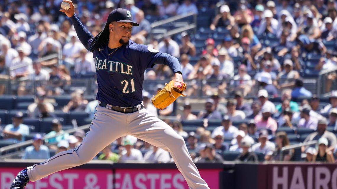 Seattle Mariners starting pitcher Luis Castillo delivers against the New York Yankees in the first inning of a baseball game, Wednesday, Aug. 3, 2022, in New York. (AP Photo/Mary Altaffer)