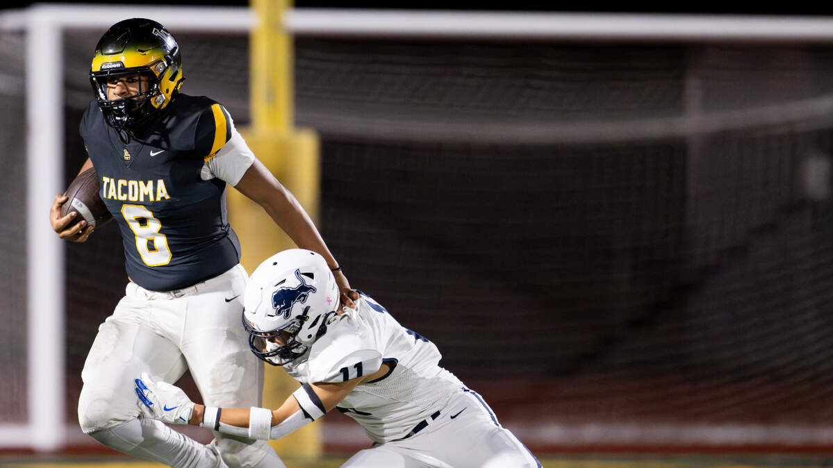 Lincoln’s Jadeon Scranton (8) carries the ball against Bellarmine Prep’s Gabe Gomez (11) during the first half of the game at Lincoln High School, on Friday, Oct. 18, 2024, in Tacoma, Wash.