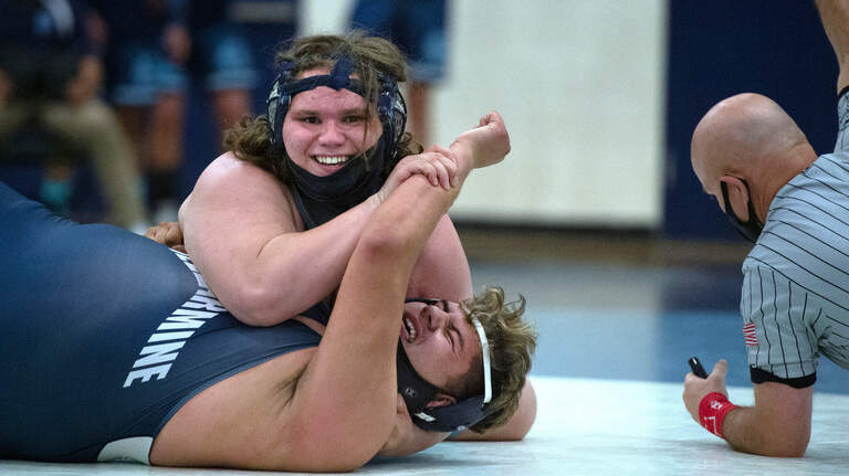 Gig Harbor, Peninsula wrestlers hit the mats